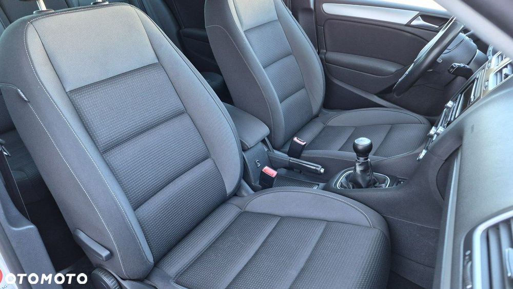 Volkswagen Golf - 24