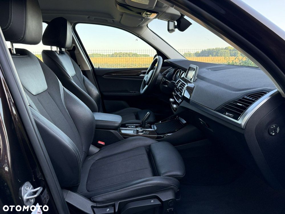 BMW X3 xDrive20i Advantage - 12