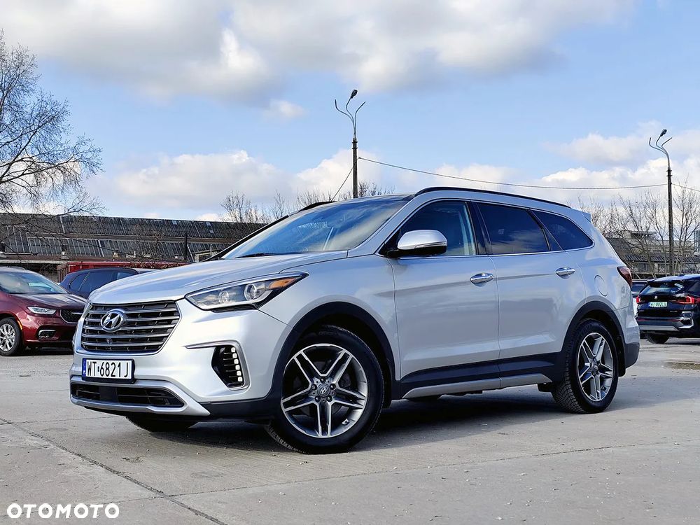 Hyundai Grand Santa Fe - 2