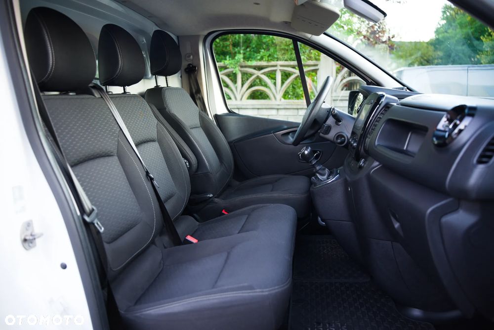 Opel Vivaro Chłodnia 2x drzwi - 30