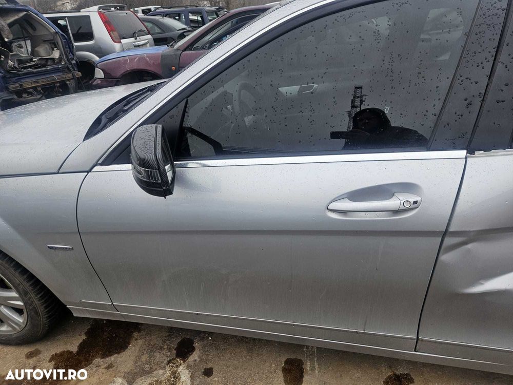 Usa dezechipata Mercedes C-Class W204 2010 (PRET PE BUCATA) - 2