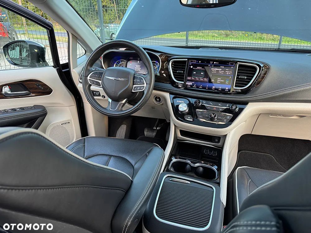 Chrysler Pacifica - 11