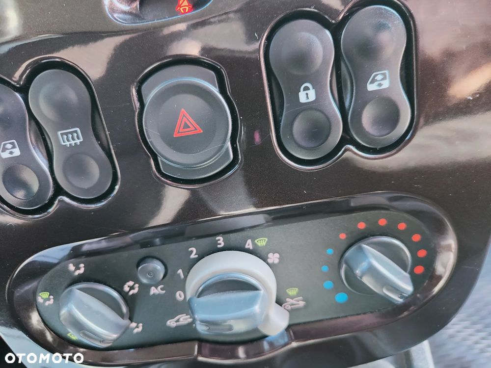 Dacia Duster 1.6 16V 4x2 Laureate - 13