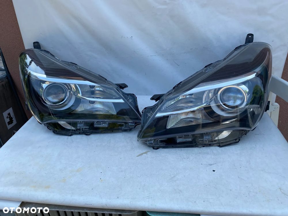 lampy yaris III 3 soczewki  komplet eu całe - 1