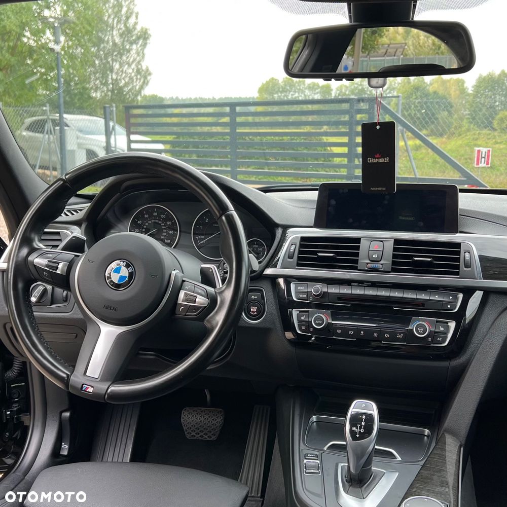 BMW Seria 3 330i Sport Line - 32