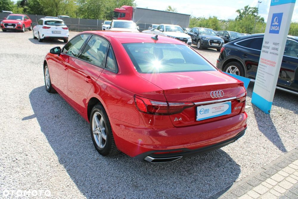 Audi A4 Limousine - 8