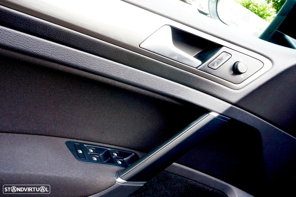 VW Golf 1.6 TDi Highline - 21