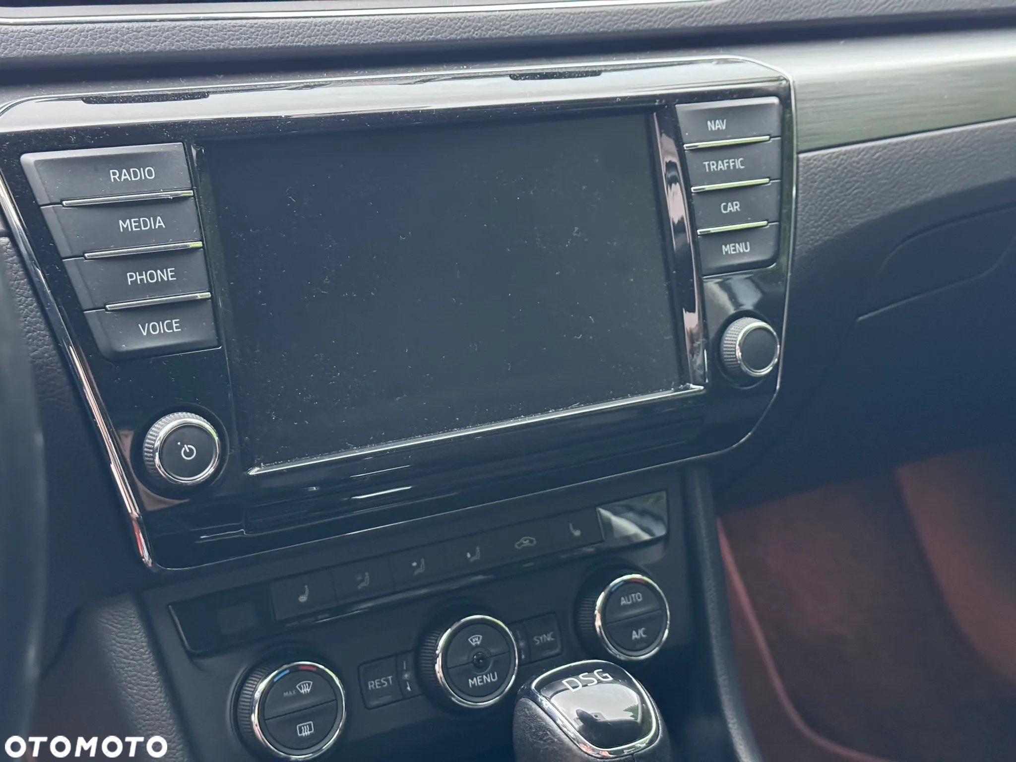 Skoda Superb 2.0 TDI Sportline DSG - 25