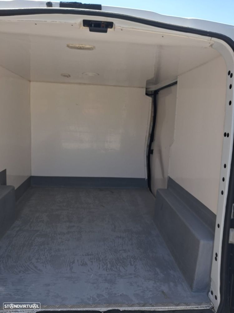 Renault Trafic 2.0 DCI - 9