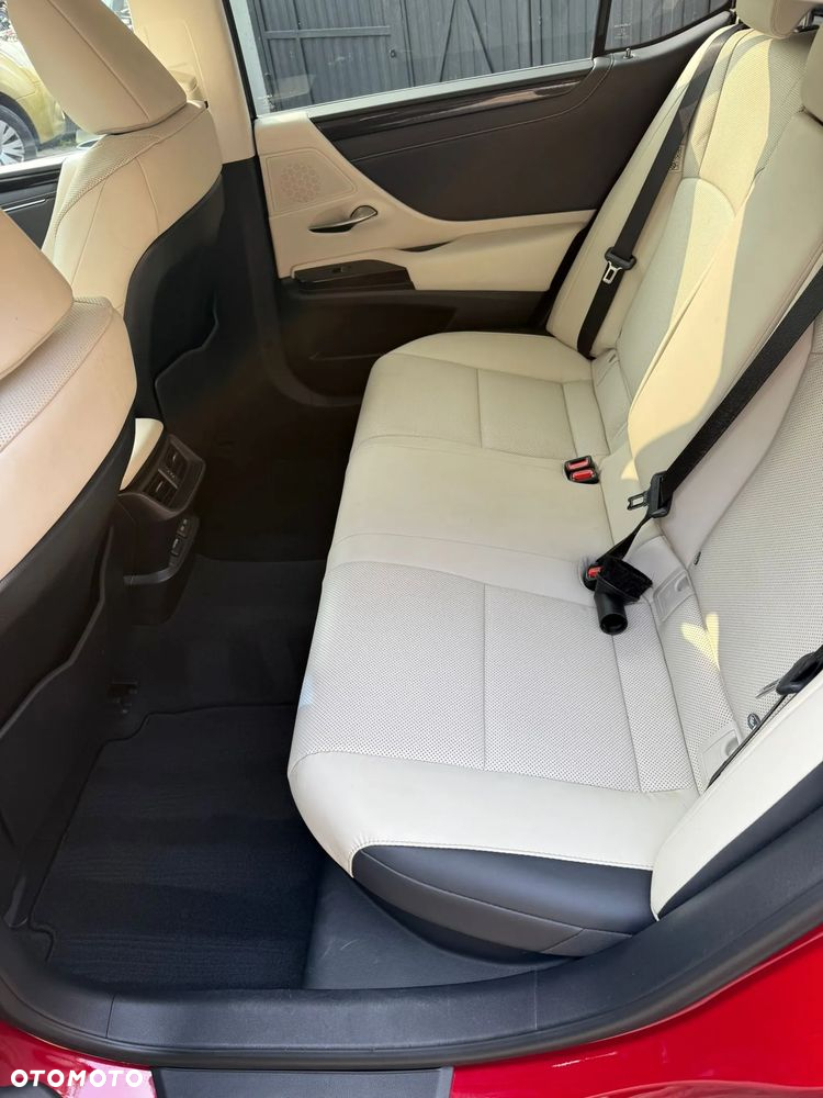 Lexus ES 300h Business Edition - 7