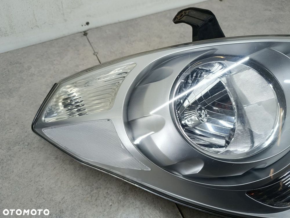 LAMPA PRZÓD PRAWA HYUNDAI H-1 II 92102-4H0XX - 4