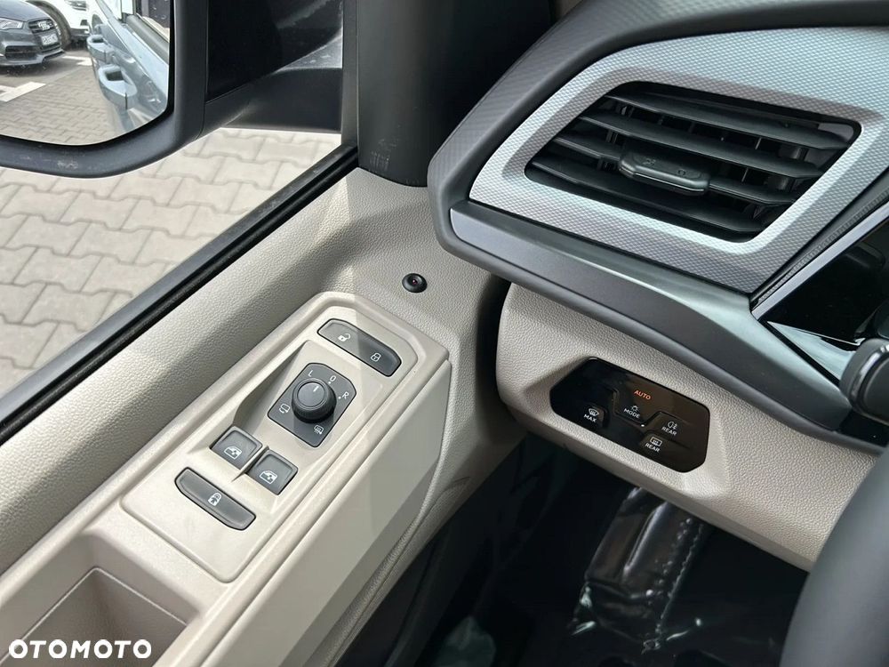 Volkswagen Multivan 2.0 TDI L2 Family DSG - 24