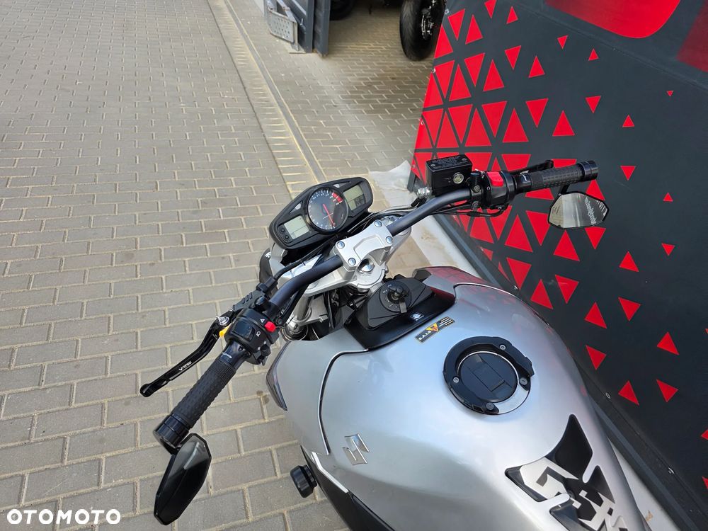 Suzuki GSR - 15
