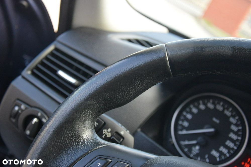 BMW X1 sDrive18d - 38