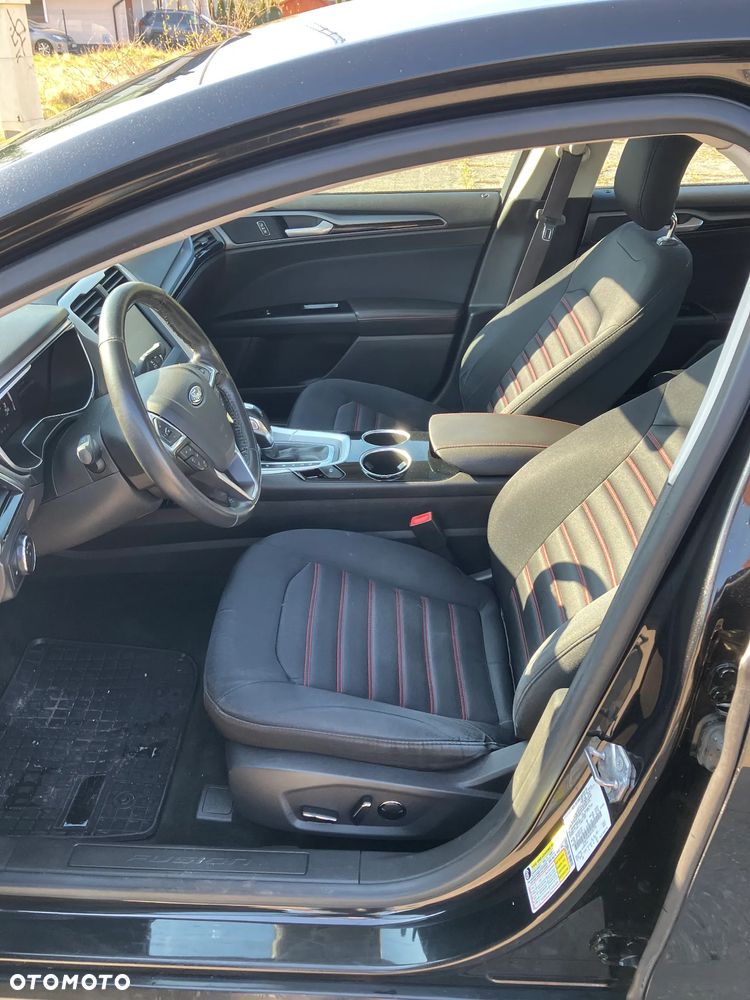 Ford Fusion - 17