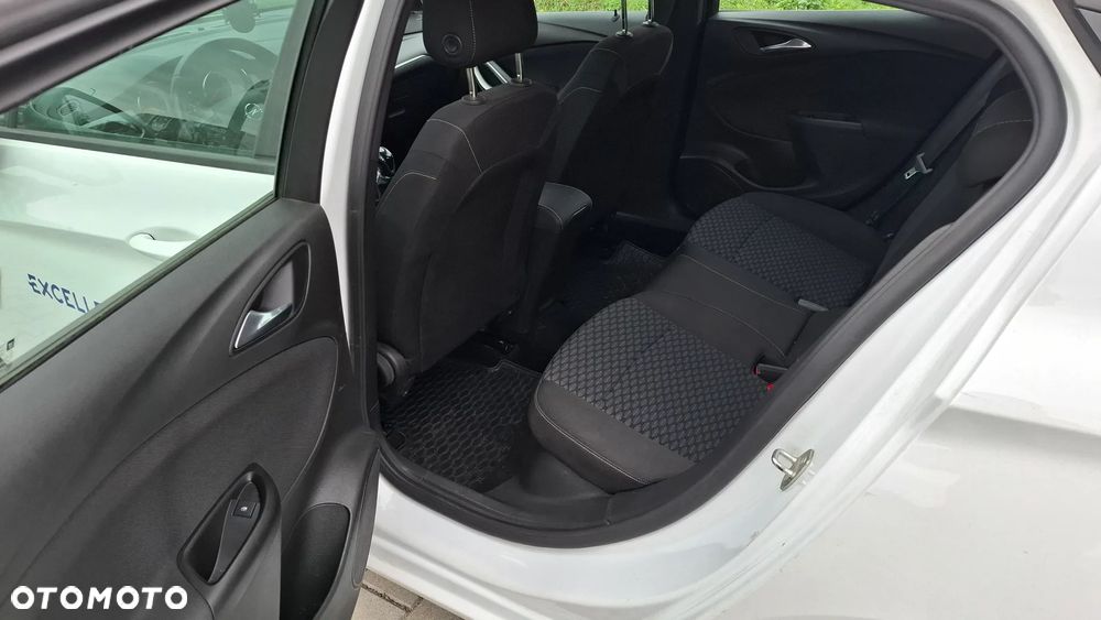 Opel Astra 1.2 T Edition S&S - 12