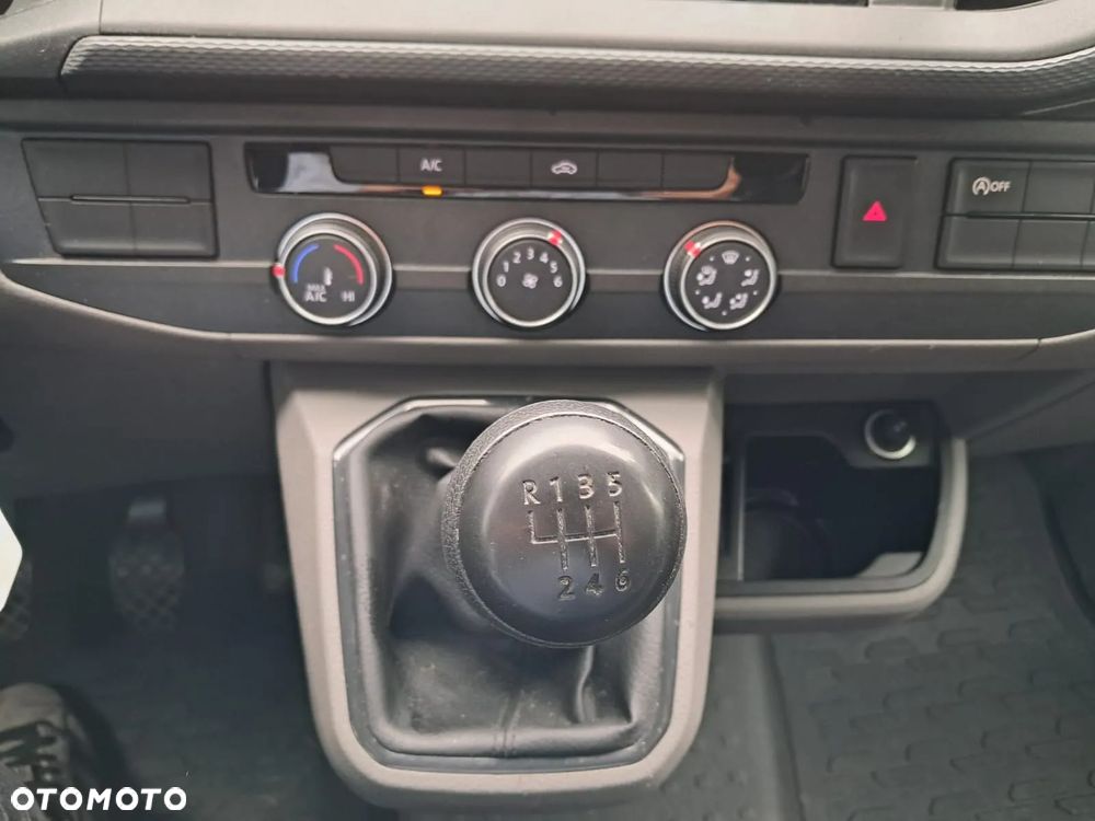 Volkswagen Transporter - 12
