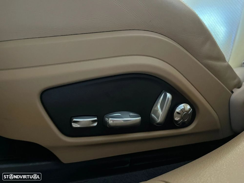 Porsche Panamera Sport Turismo 4 E-Hybrid Edition 10 Anos - 33