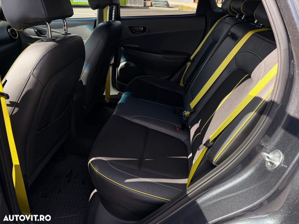 Hyundai KONA - 12