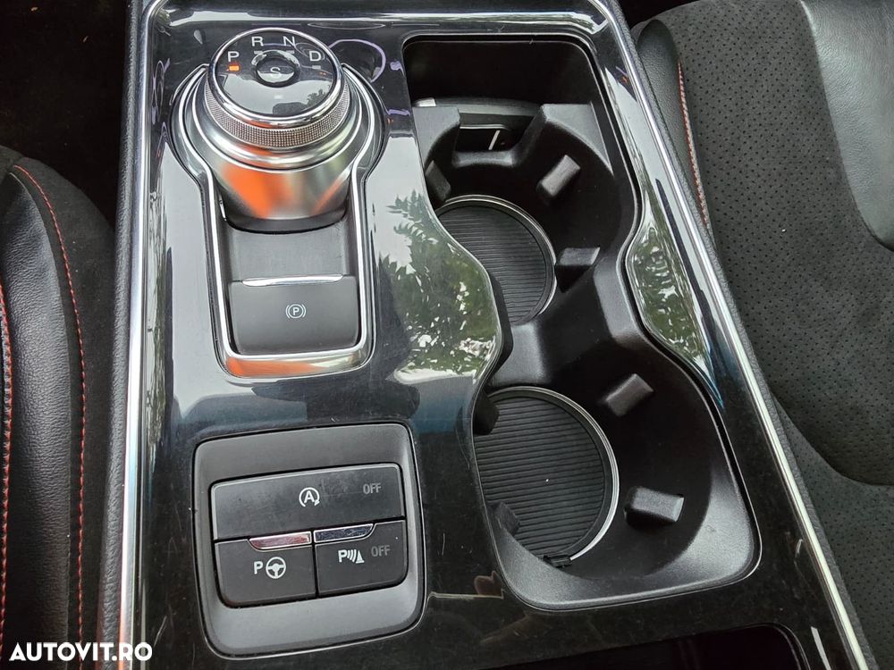 Ford Edge 2.0 Panther A8 AWD ST Line - 24