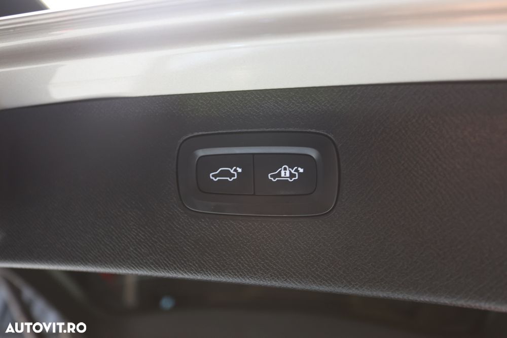 Volvo XC 90 B5 D AWD Ultimate Dark - 29