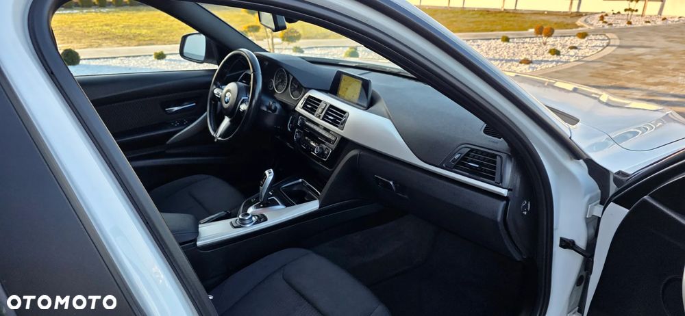 BMW Seria 3 320d xDrive Sport Line - 12