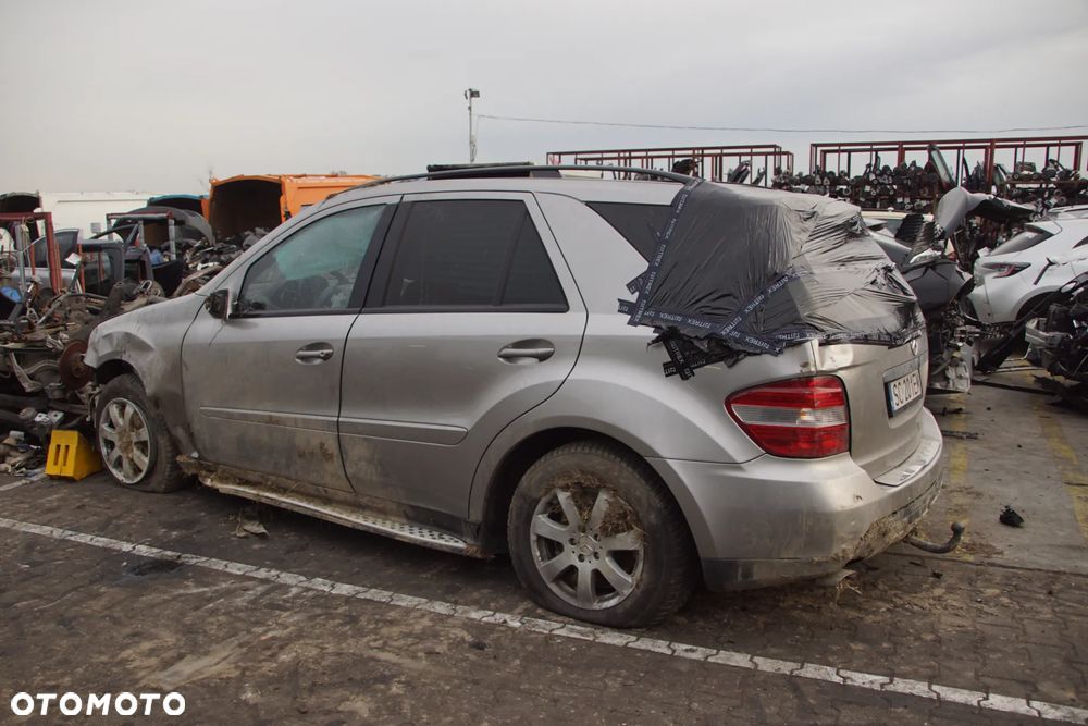 Auto na części - Mercedes ML W164 320 CDI 3.0 CDI 224 KM 642940 OM642 722902 723 2008R Silnik Skrzynia Drzwi Maska Klapa Zderzak Szyba Klamka Lampa Deska Kokpit Sterownik Moduł Czujnik Licznik Kierownica Wyświetlacz Panel - 3