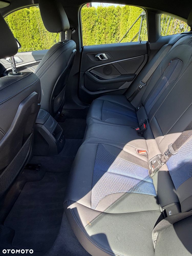BMW Seria 2 218d Sport Line sport - 11
