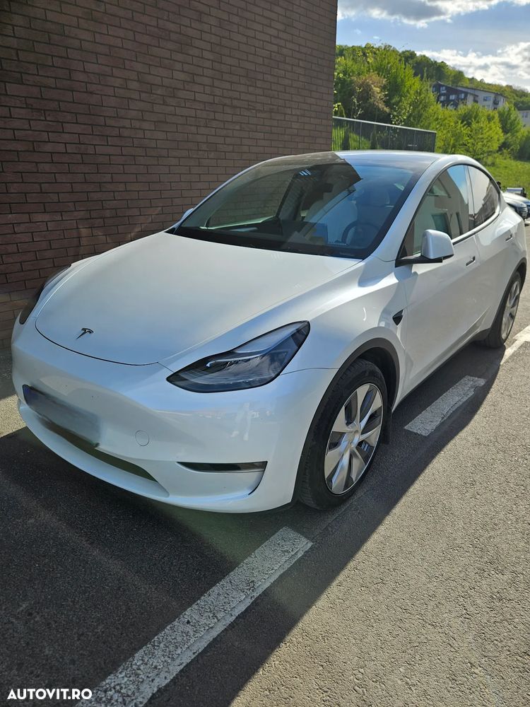 Tesla Model Y AWD Performance - 1