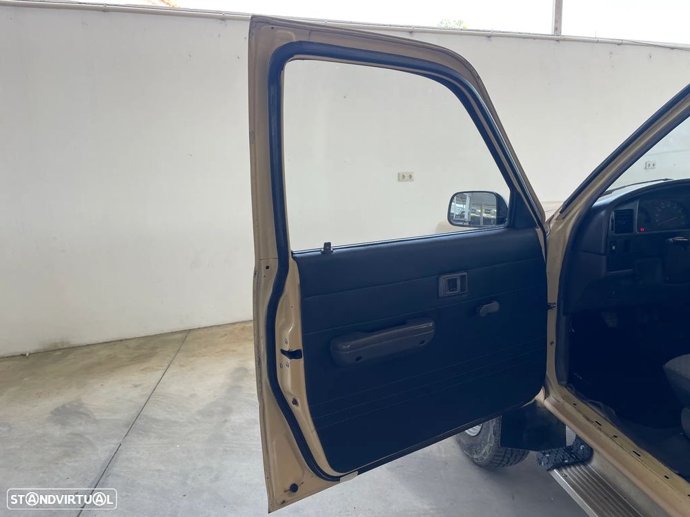 Toyota HILUX 2.4 D 4x4 C/DUPLA - 9