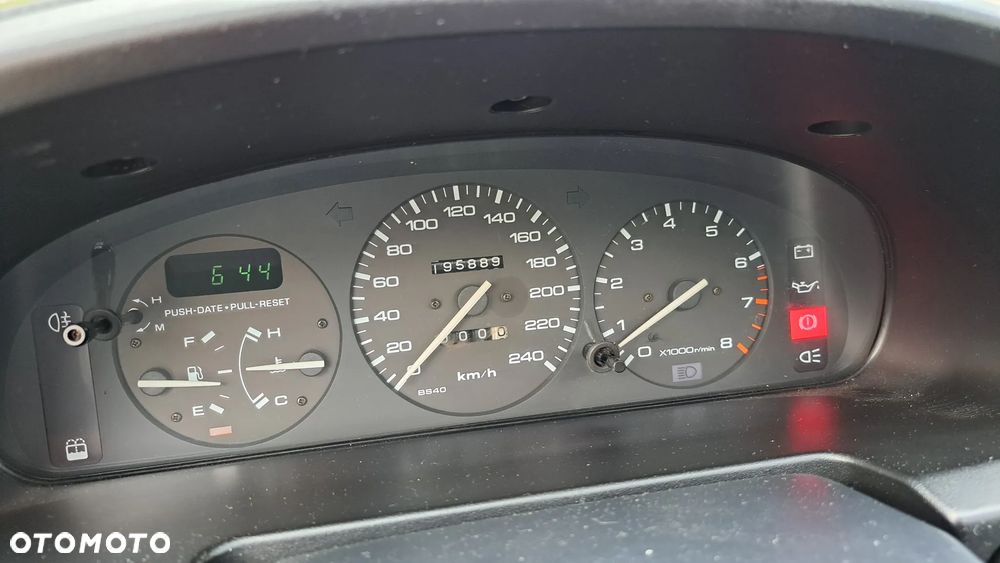 Mazda 323F - 7