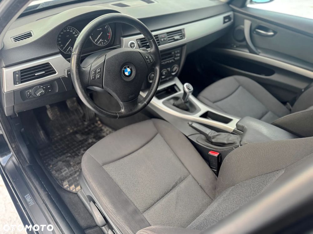 BMW Seria 3 318d DPF Edition Sport - 25