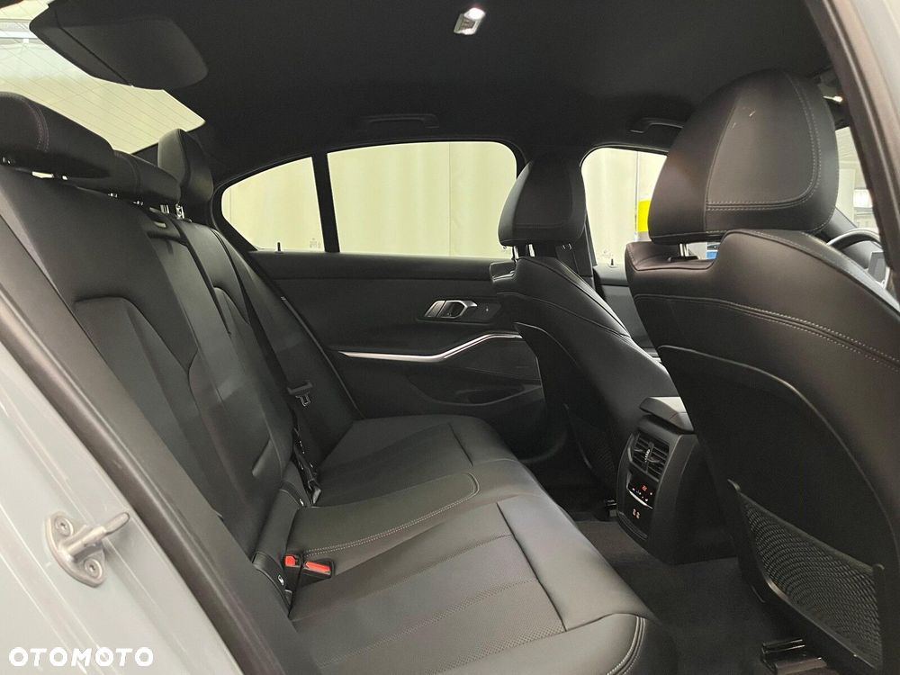 BMW Seria 3 320d xDrive M Sport sport - 34