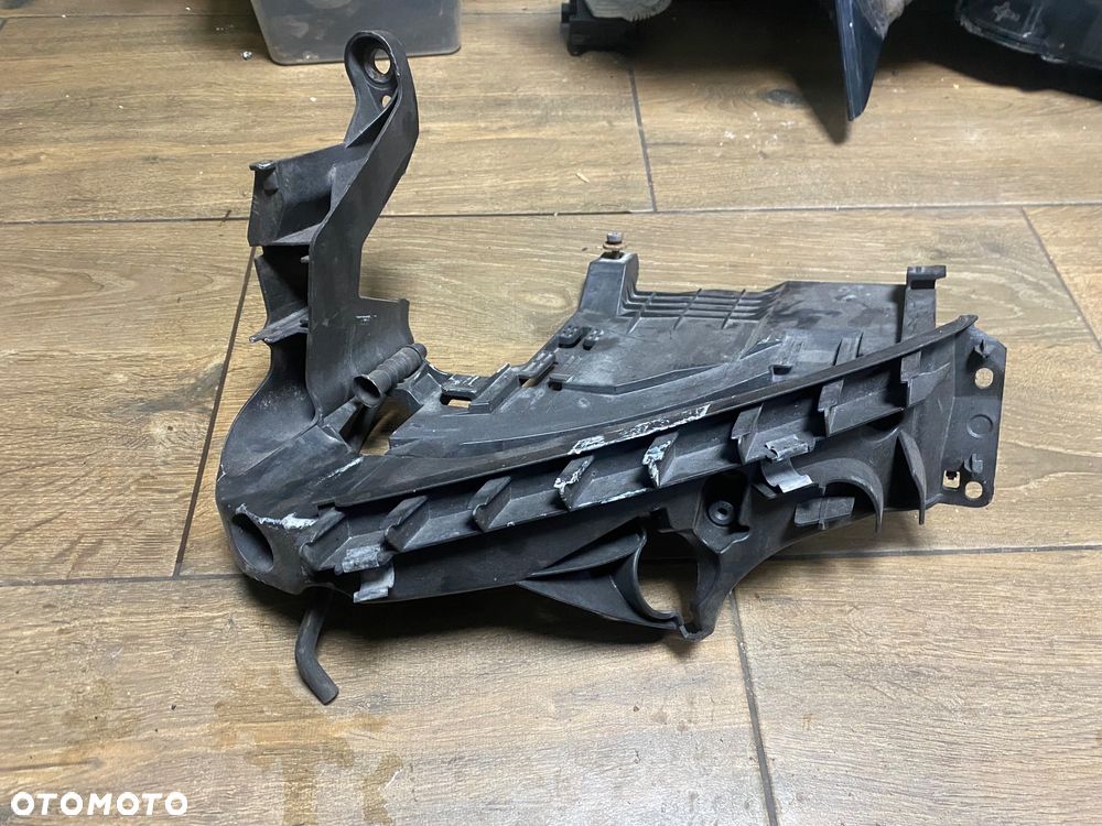 AUDI A5 8T 08-12 ŚLIZG  KOSZ LAMPY LEWY ORG