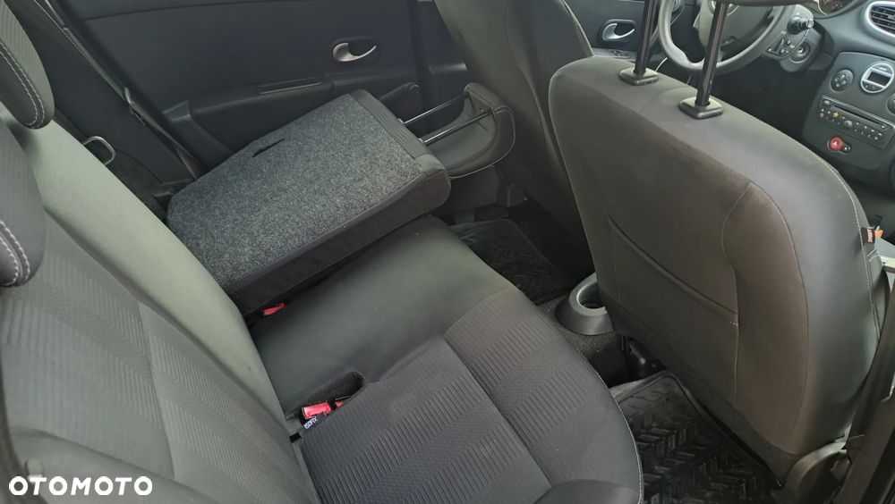 Renault Clio - 17