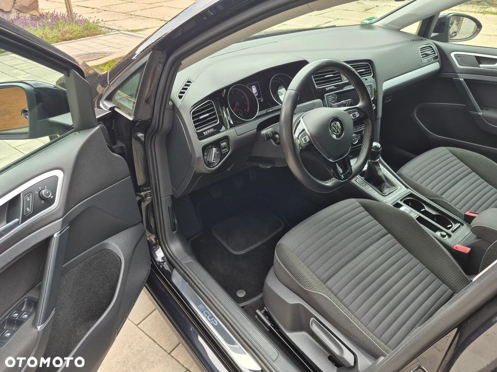 Volkswagen Golf - 16