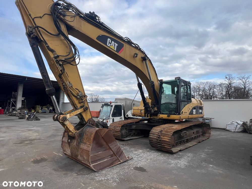 Caterpillar 325 D - 1