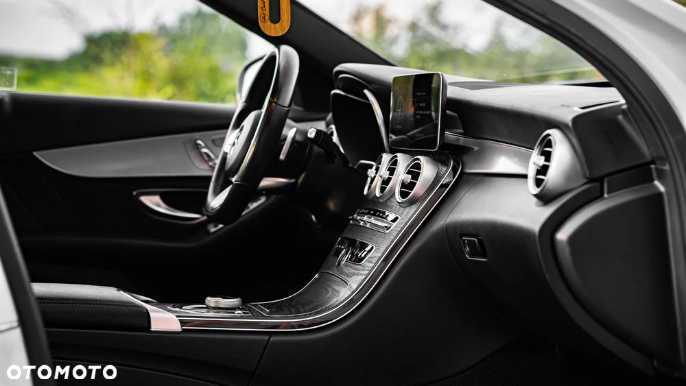 Mercedes-Benz Klasa C 300 4MATIC 9G-TRONIC - 15