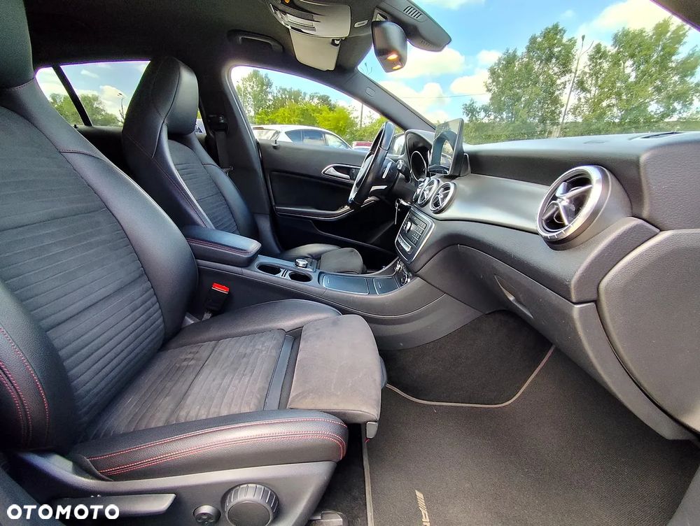 Mercedes-Benz CLA 200 7G-DCT AMG Line - 10