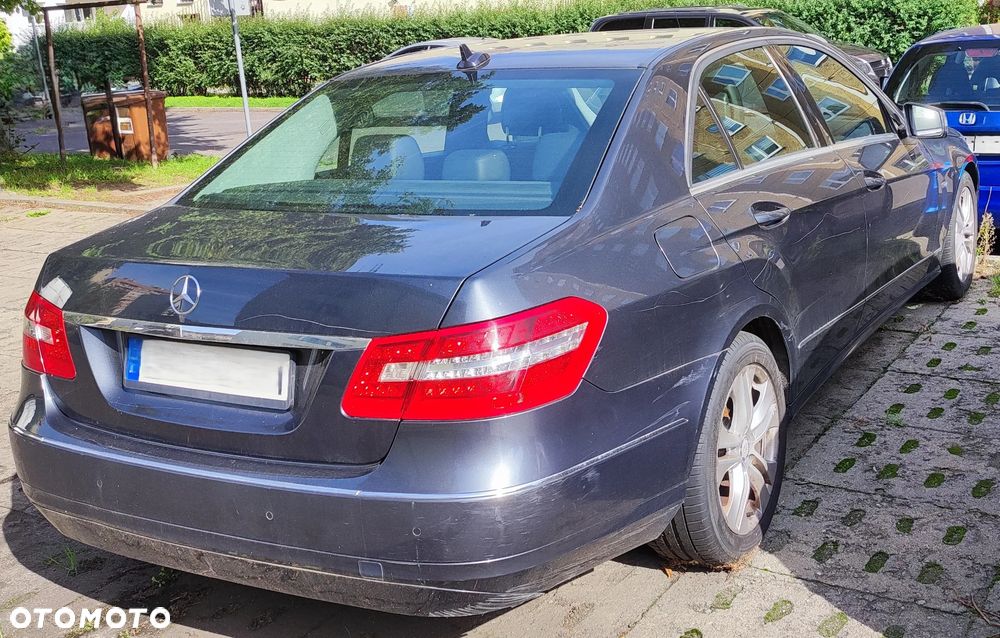 Mercedes-Benz E-Class 2011 photo 3
