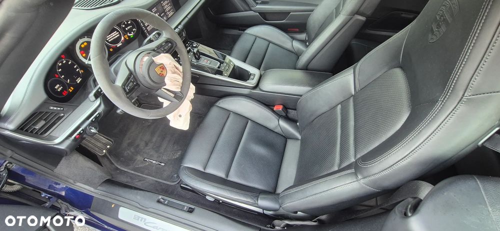 Porsche 911 Carrera 4S - 35
