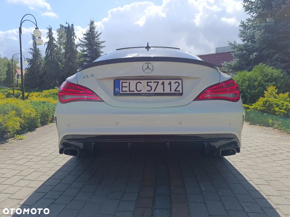 Mercedes-Benz CLA 200 7G-DCT AMG Line - 11