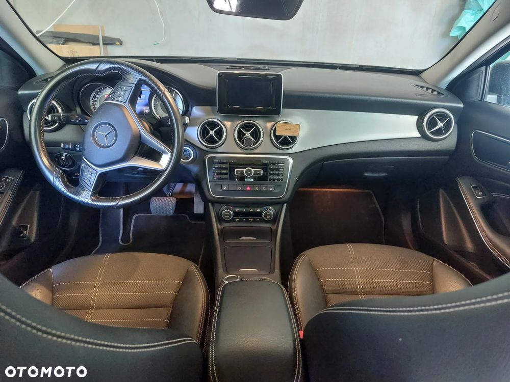 Mercedes-Benz GLA 180 7G-DCT Urban - 9