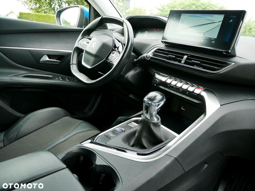 Peugeot 3008 1.5 BlueHDi Allure S&S - 22