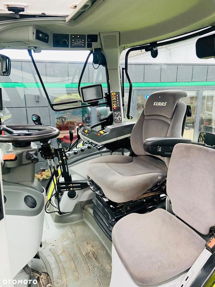 Claas Arion 620 - 12