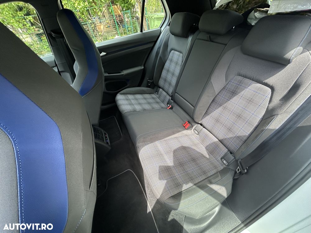 Volkswagen Golf - 10