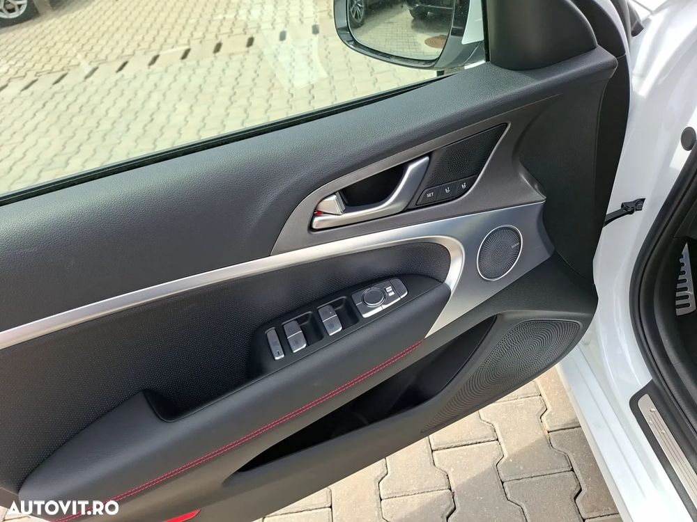 Genesis G70 2.0T Plus AWD 8AT Sport - 6