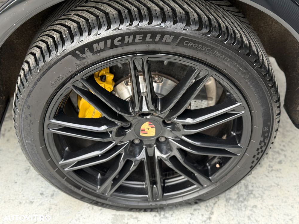 Porsche Cayenne - 21