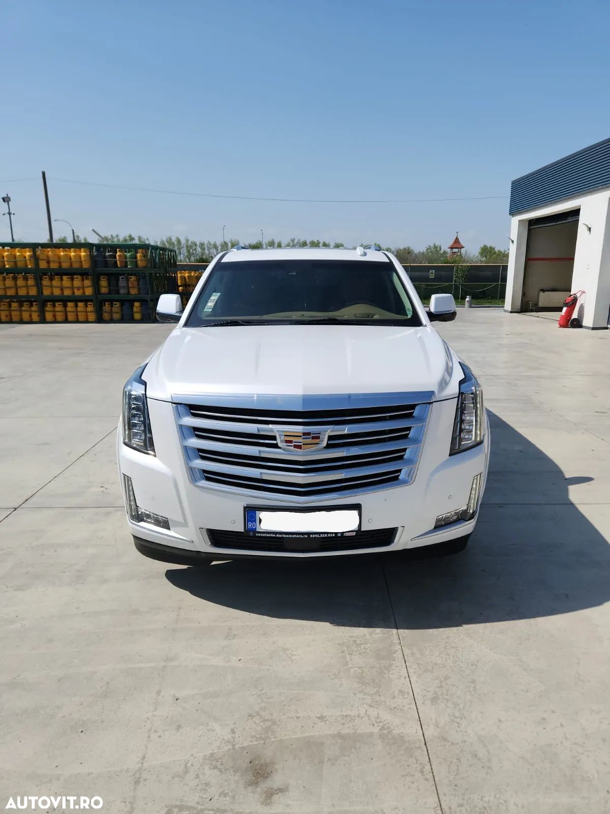 Cadillac Escalade - 1
