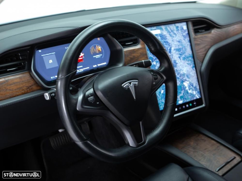 Tesla Model S - 21